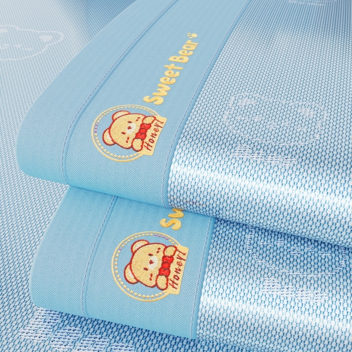 91家纺网 家纺一手货源 找家纺 梵克保罗 2026新款3D复合三明治冰藤冰丝凉席套件-甜蜜小熊 甜蜜小熊-蓝色