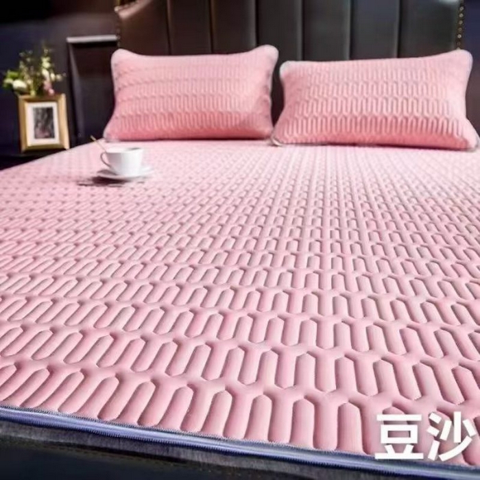 91家纺网 家纺一手货源 找家纺 梵克保罗 2026新款凉感丝乳胶凉席印花三件套绑带款乳胶条席床单 豆沙