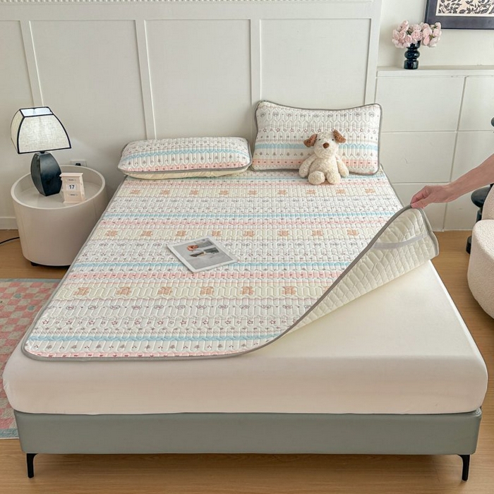 91家纺网 家纺一手货源 找家纺 梵克保罗 2026新款凉感丝乳胶凉席印花三件套绑带款乳胶条席床单 彩条小趣