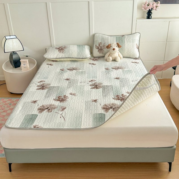 91家纺网 家纺一手货源 找家纺 梵克保罗 2026新款凉感丝乳胶凉席印花三件套绑带款乳胶条席床单 清荷