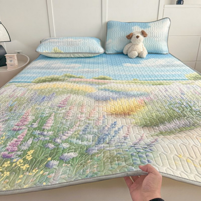 91家纺网 家纺一手货源 找家纺 梵克保罗 2026新款凉感丝乳胶凉席印花三件套绑带款乳胶条席床单 云间华野