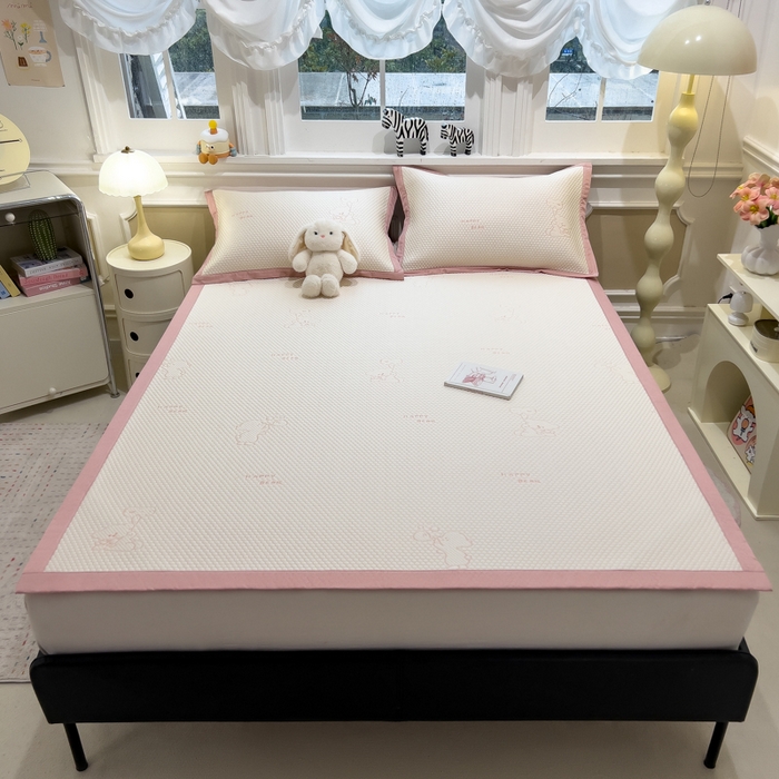 91家纺网 家纺一手货源 找家纺 （总）倾慕家纺 2026新款PE时尚风豆豆凉席卡通系列--床席款