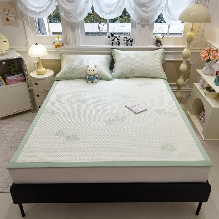 91家纺网 家纺一手货源 找家纺 倾慕家纺 2026新款PE时尚风豆豆凉席卡通系列--床席款 芭蕉叶床席款