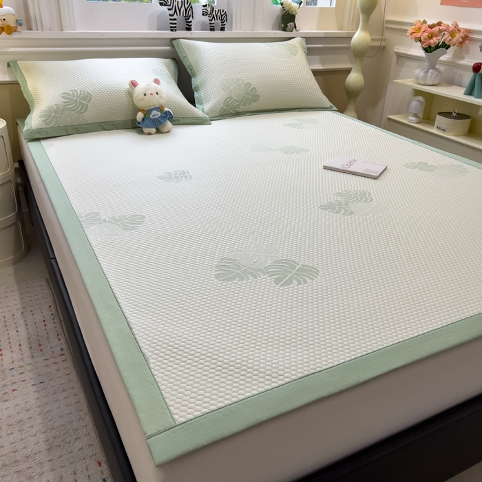 91家纺网 家纺一手货源 找家纺 倾慕家纺 2026新款PE时尚风豆豆凉席卡通系列--床席款 芭蕉叶床席款