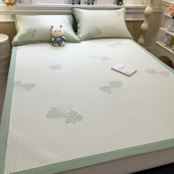 91家纺网 家纺一手货源 找家纺 倾慕家纺 2026新款PE时尚风豆豆凉席卡通系列--床席款 芭蕉叶床席款