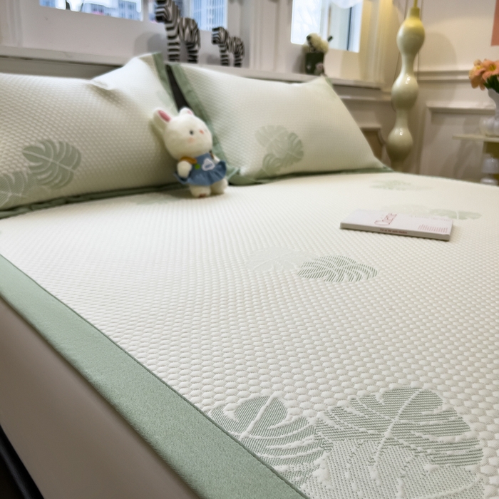 91家纺网 家纺一手货源 找家纺 倾慕家纺 2026新款PE时尚风豆豆凉席卡通系列--床席款 芭蕉叶床席款