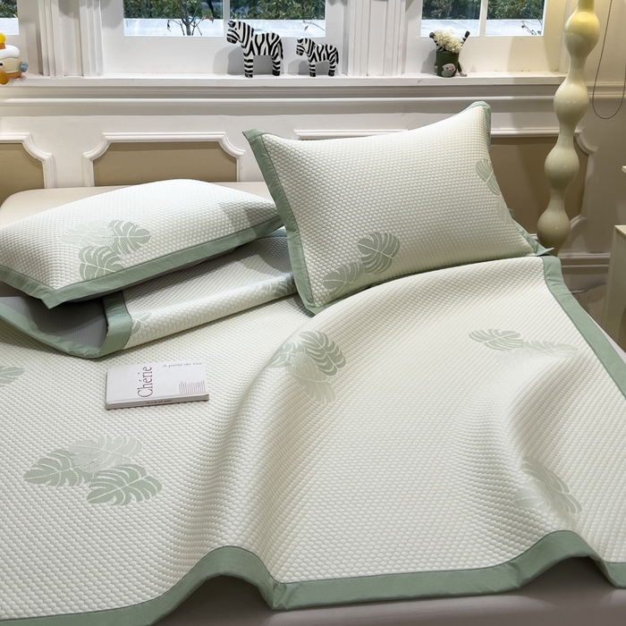 91家纺网 家纺一手货源 找家纺 倾慕家纺 2026新款PE时尚风豆豆凉席卡通系列--床席款 芭蕉叶床席款