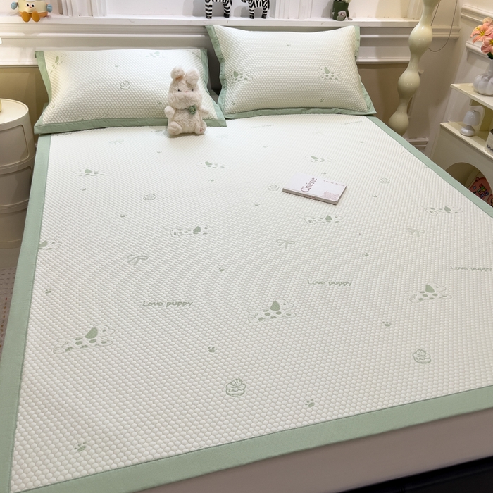 91家纺网 家纺一手货源 找家纺 倾慕家纺 2026新款PE时尚风豆豆凉席卡通系列--床席款 斑点狗狗床席款