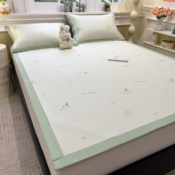 91家纺网 家纺一手货源 找家纺 倾慕家纺 2026新款PE时尚风豆豆凉席卡通系列--床席款 斑点狗狗床席款