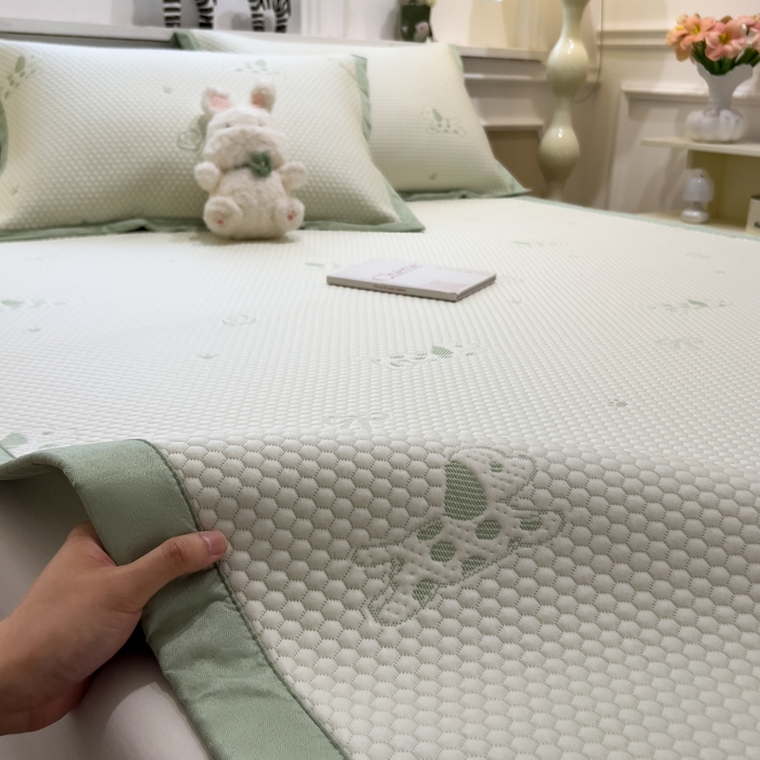 91家纺网 家纺一手货源 找家纺 倾慕家纺 2026新款PE时尚风豆豆凉席卡通系列--床席款 斑点狗狗床席款