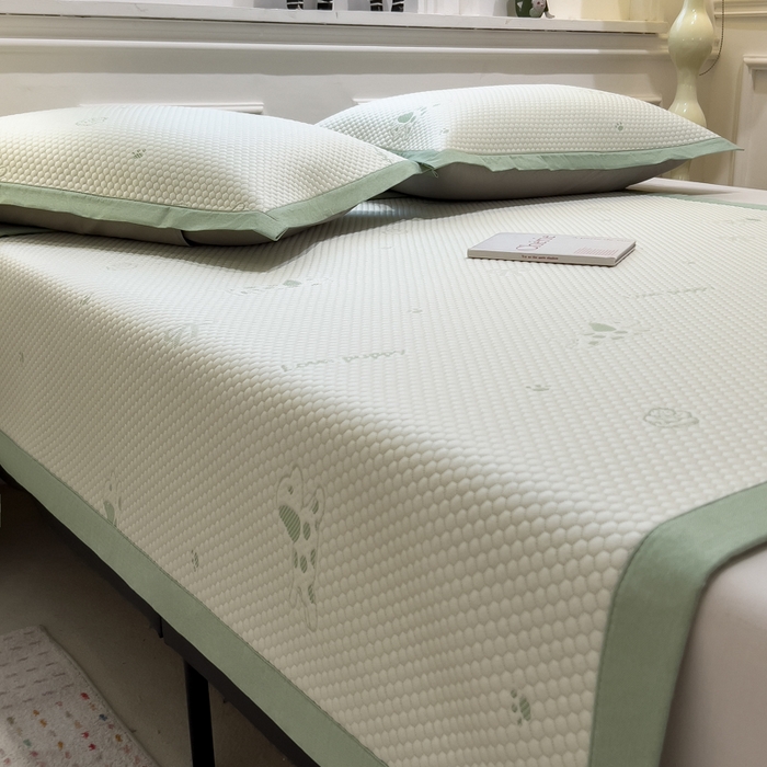 91家纺网 家纺一手货源 找家纺 倾慕家纺 2026新款PE时尚风豆豆凉席卡通系列--床席款 斑点狗狗床席款