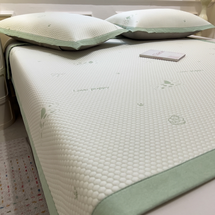 91家纺网 家纺一手货源 找家纺 倾慕家纺 2026新款PE时尚风豆豆凉席卡通系列--床席款 斑点狗狗床席款