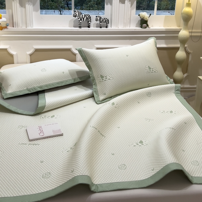 91家纺网 家纺一手货源 找家纺 倾慕家纺 2026新款PE时尚风豆豆凉席卡通系列--床席款 斑点狗狗床席款