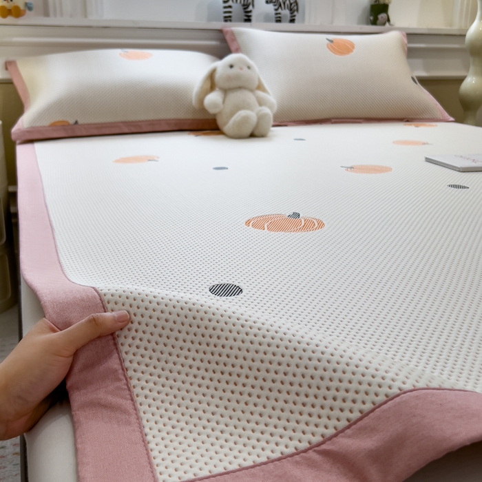 91家纺网 家纺一手货源 找家纺 倾慕家纺 2026新款PE时尚风豆豆凉席卡通系列--床席款 南瓜桔床席款