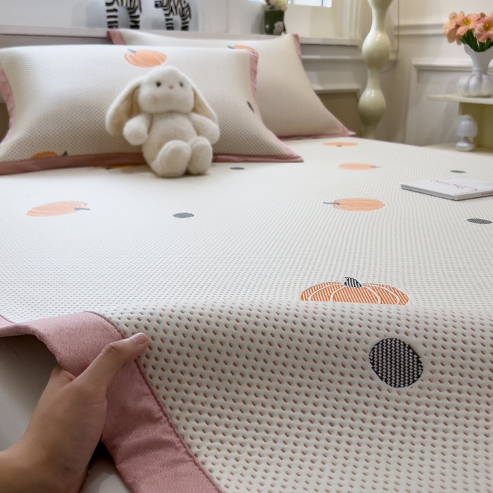 91家纺网 家纺一手货源 找家纺 倾慕家纺 2026新款PE时尚风豆豆凉席卡通系列--床席款 南瓜桔床席款