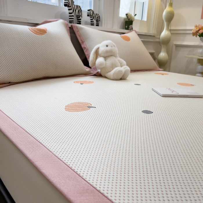 91家纺网 家纺一手货源 找家纺 倾慕家纺 2026新款PE时尚风豆豆凉席卡通系列--床席款 南瓜桔床席款