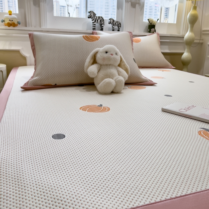 91家纺网 家纺一手货源 找家纺 倾慕家纺 2026新款PE时尚风豆豆凉席卡通系列--床席款 南瓜桔床席款