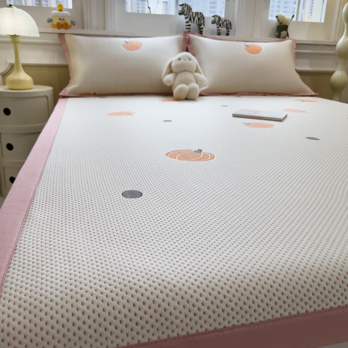 91家纺网 家纺一手货源 找家纺 倾慕家纺 2026新款PE时尚风豆豆凉席卡通系列--床席款 南瓜桔床席款