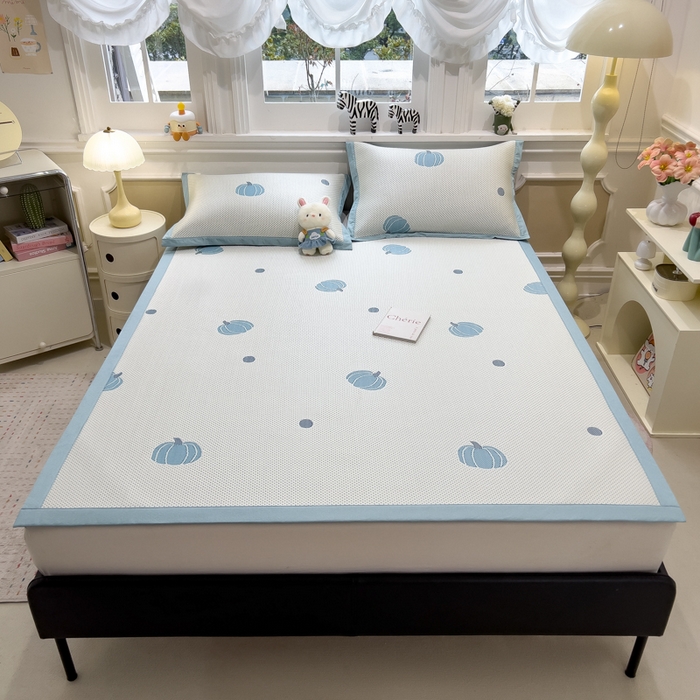 91家纺网 家纺一手货源 找家纺 倾慕家纺 2026新款PE时尚风豆豆凉席卡通系列--床席款 南瓜蓝床席款