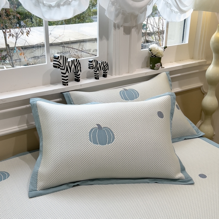 91家纺网 家纺一手货源 找家纺 倾慕家纺 2026新款PE时尚风豆豆凉席卡通系列--床席款 南瓜蓝床席款