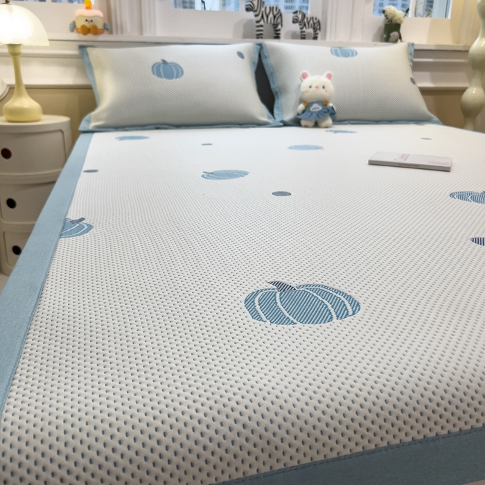 91家纺网 家纺一手货源 找家纺 倾慕家纺 2026新款PE时尚风豆豆凉席卡通系列--床席款 南瓜蓝床席款