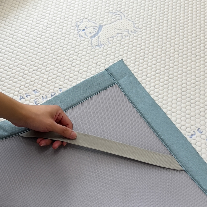 91家纺网 家纺一手货源 找家纺 倾慕家纺 2026新款PE时尚风豆豆凉席卡通系列--床席款 时尚小猫床席款