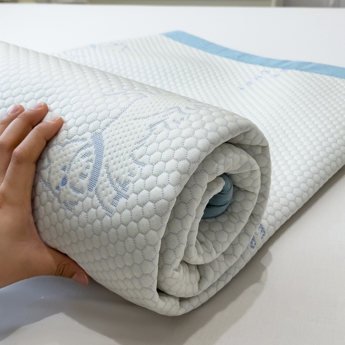 91家纺网 家纺一手货源 找家纺 倾慕家纺 2026新款PE时尚风豆豆凉席卡通系列--床席款 时尚小猫床席款