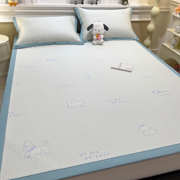 91家纺网 家纺一手货源 找家纺 倾慕家纺 2026新款PE时尚风豆豆凉席卡通系列--床席款 时尚小猫床席款