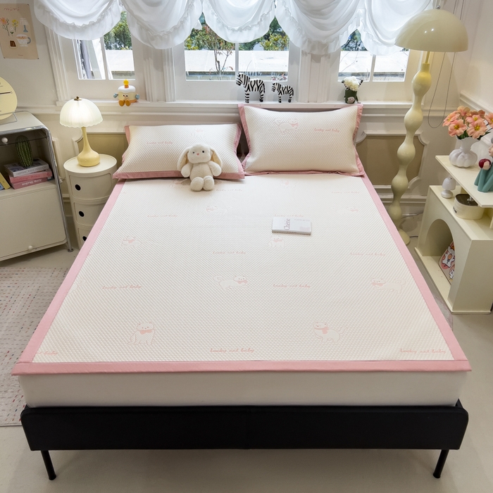 91家纺网 家纺一手货源 找家纺 倾慕家纺 2026新款PE时尚风豆豆凉席卡通系列--床席款 小狗先生床席款