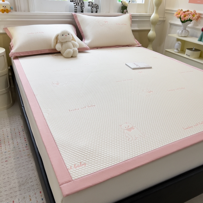 91家纺网 家纺一手货源 找家纺 倾慕家纺 2026新款PE时尚风豆豆凉席卡通系列--床席款 小狗先生床席款