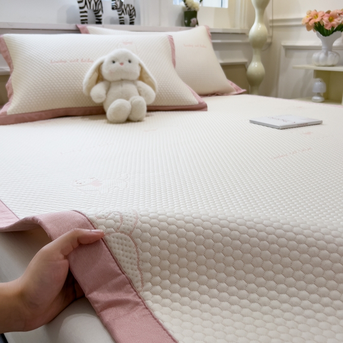 91家纺网 家纺一手货源 找家纺 倾慕家纺 2026新款PE时尚风豆豆凉席卡通系列--床席款 小狗先生床席款