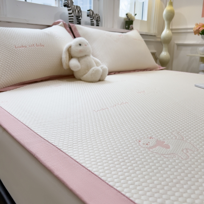 91家纺网 家纺一手货源 找家纺 倾慕家纺 2026新款PE时尚风豆豆凉席卡通系列--床席款 小狗先生床席款