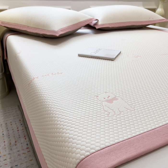 91家纺网 家纺一手货源 找家纺 倾慕家纺 2026新款PE时尚风豆豆凉席卡通系列--床席款 小狗先生床席款