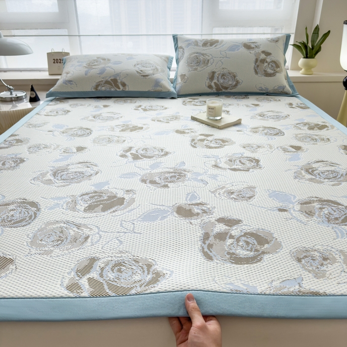 91家纺网 家纺一手货源 找家纺 （总）倾慕家纺 2026新款PE时尚风豆豆凉席花卉系列--床席款