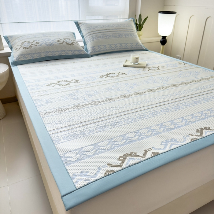 91家纺网 家纺一手货源 找家纺 倾慕家纺 2026新款PE时尚风豆豆凉席花卉系列--床席款 布达春雨床席款