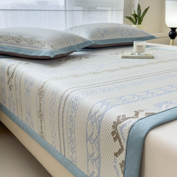 91家纺网 家纺一手货源 找家纺 倾慕家纺 2026新款PE时尚风豆豆凉席花卉系列--床席款 布达春雨床席款