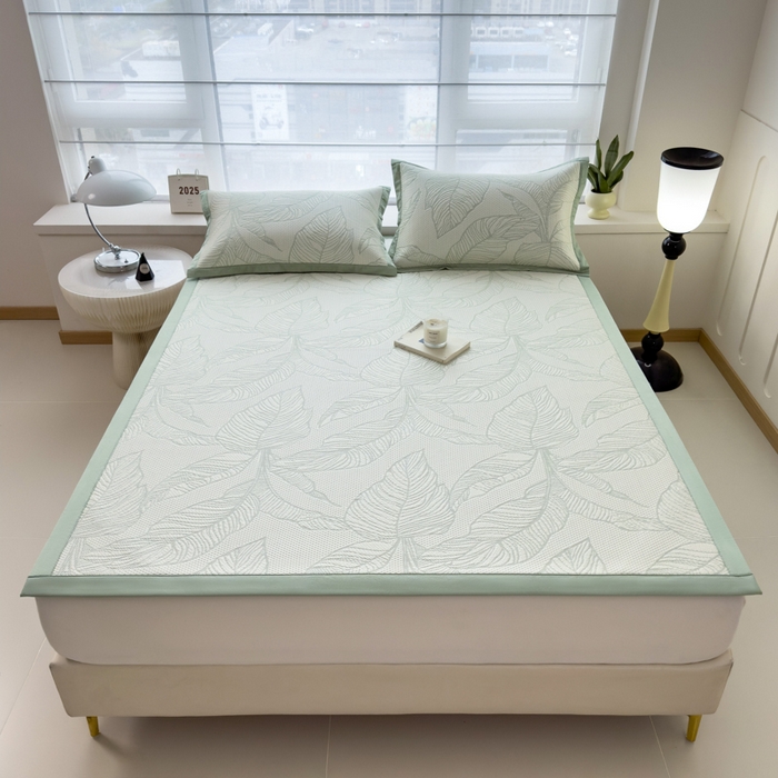 91家纺网 家纺一手货源 找家纺 倾慕家纺 2026新款PE时尚风豆豆凉席花卉系列--床席款 大叶绿床席款