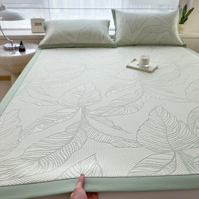 91家纺网 家纺一手货源 找家纺 倾慕家纺 2026新款PE时尚风豆豆凉席花卉系列--床席款 大叶绿床席款