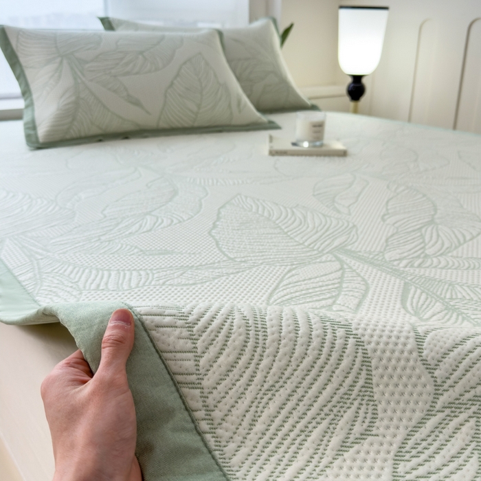 91家纺网 家纺一手货源 找家纺 倾慕家纺 2026新款PE时尚风豆豆凉席花卉系列--床席款 大叶绿床席款