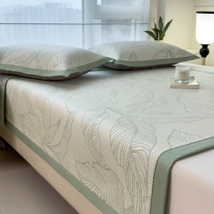 91家纺网 家纺一手货源 找家纺 倾慕家纺 2026新款PE时尚风豆豆凉席花卉系列--床席款 大叶绿床席款