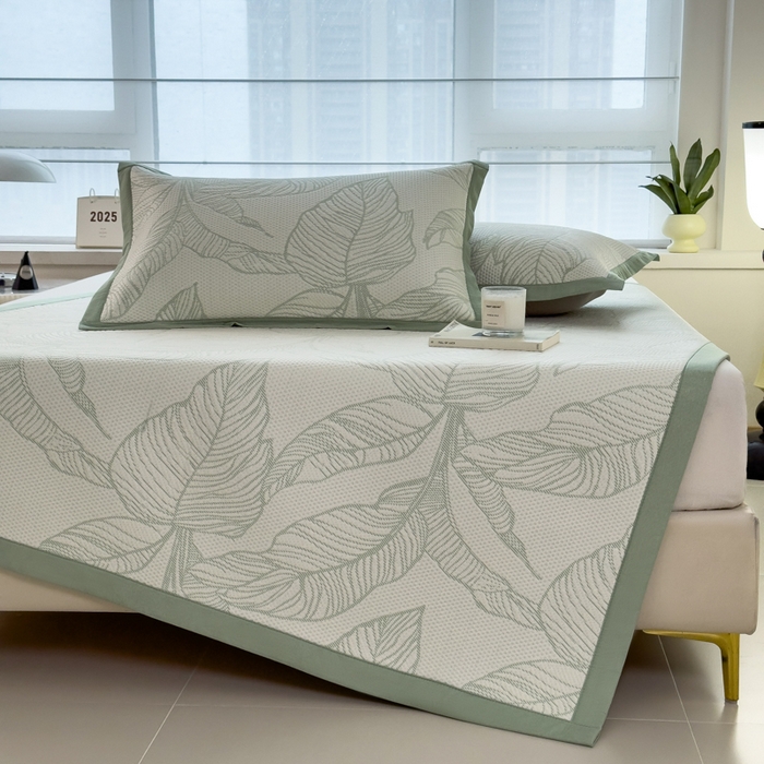 91家纺网 家纺一手货源 找家纺 倾慕家纺 2026新款PE时尚风豆豆凉席花卉系列--床席款 大叶绿床席款