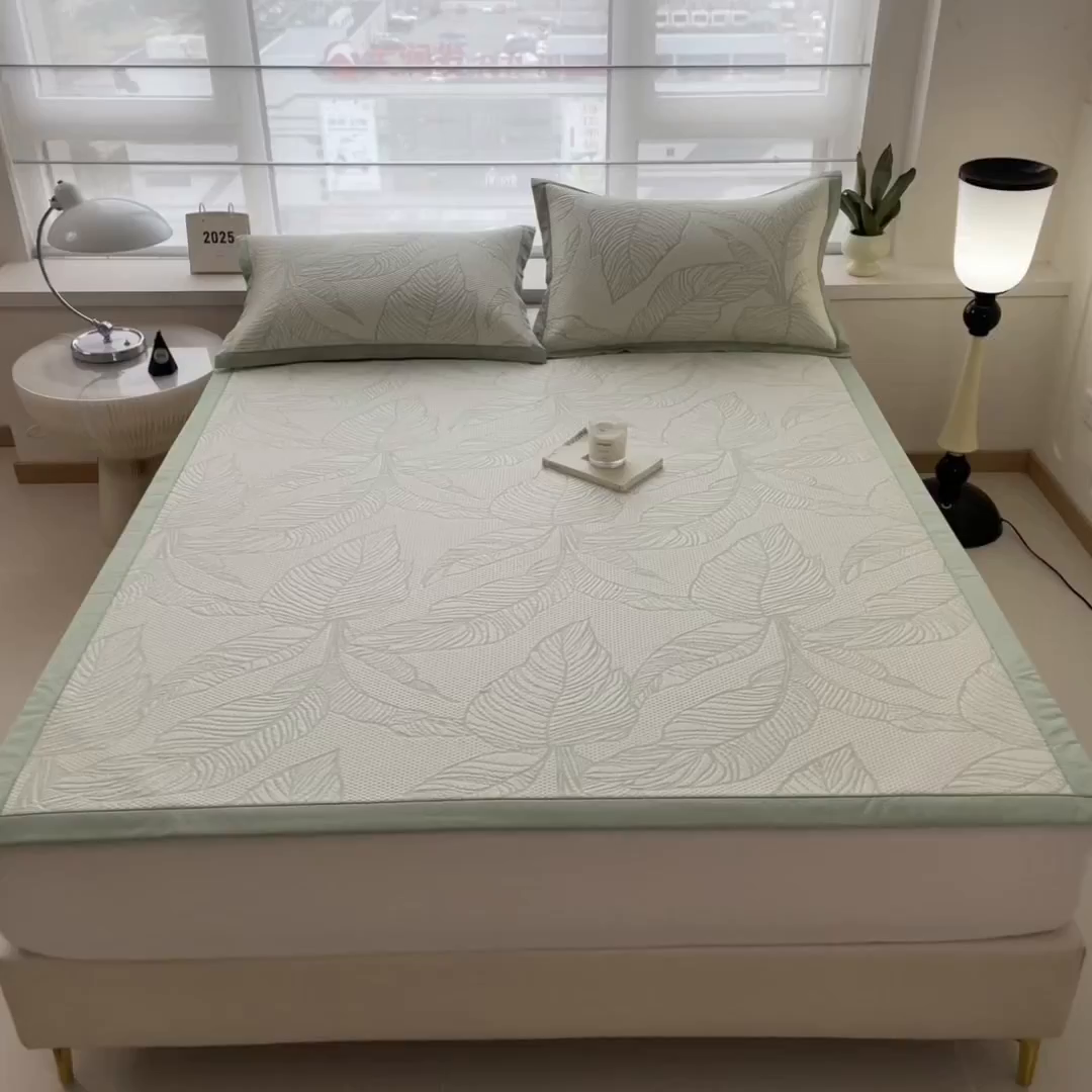 91家纺网 家纺一手货源 找家纺 倾慕家纺 2026新款PE时尚风豆豆凉席花卉系列--床席款 大叶绿床席款