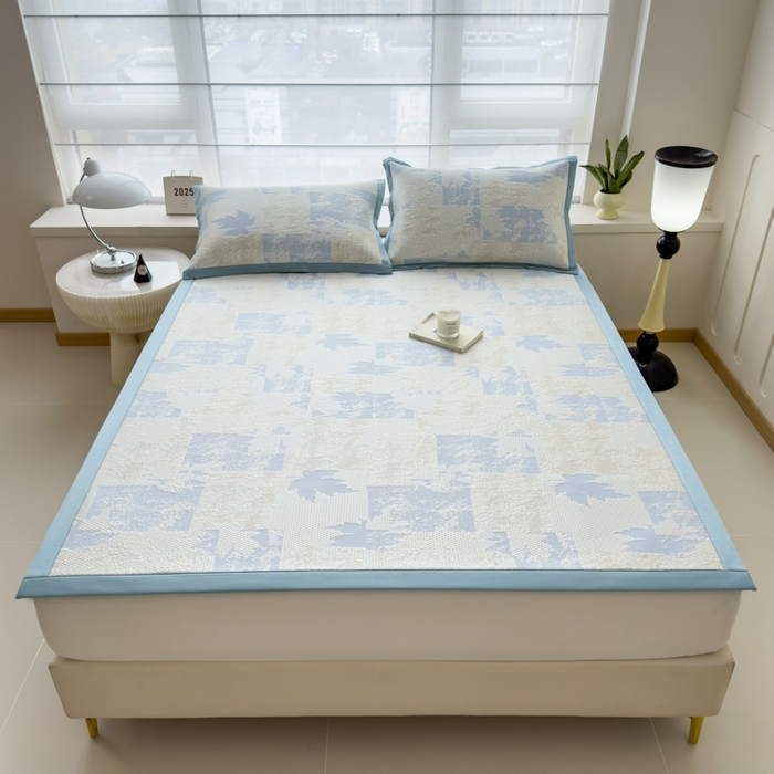 91家纺网 家纺一手货源 找家纺 倾慕家纺 2026新款PE时尚风豆豆凉席花卉系列--床席款 枫叶床席款