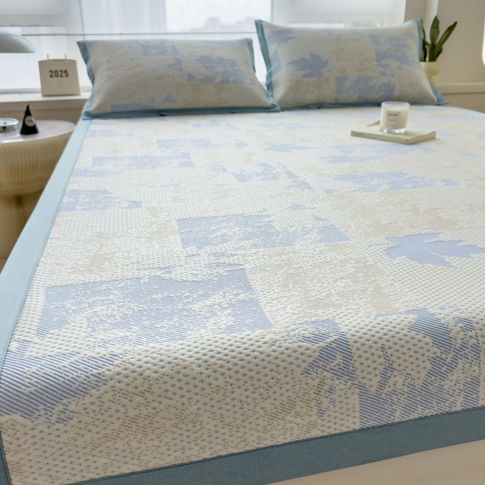 91家纺网 家纺一手货源 找家纺 倾慕家纺 2026新款PE时尚风豆豆凉席花卉系列--床席款 枫叶床席款