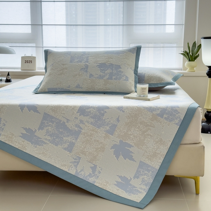 91家纺网 家纺一手货源 找家纺 倾慕家纺 2026新款PE时尚风豆豆凉席花卉系列--床席款 枫叶床席款