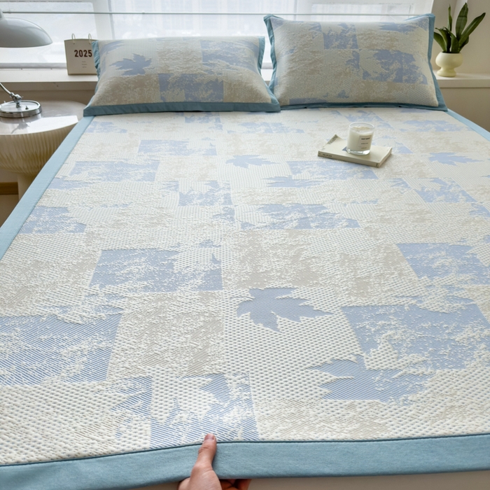 91家纺网 家纺一手货源 找家纺 倾慕家纺 2026新款PE时尚风豆豆凉席花卉系列--床席款 枫叶床席款