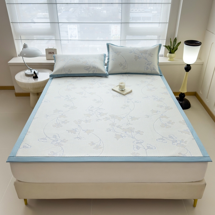 91家纺网 家纺一手货源 找家纺 倾慕家纺 2026新款PE时尚风豆豆凉席花卉系列--床席款 满江花床席款