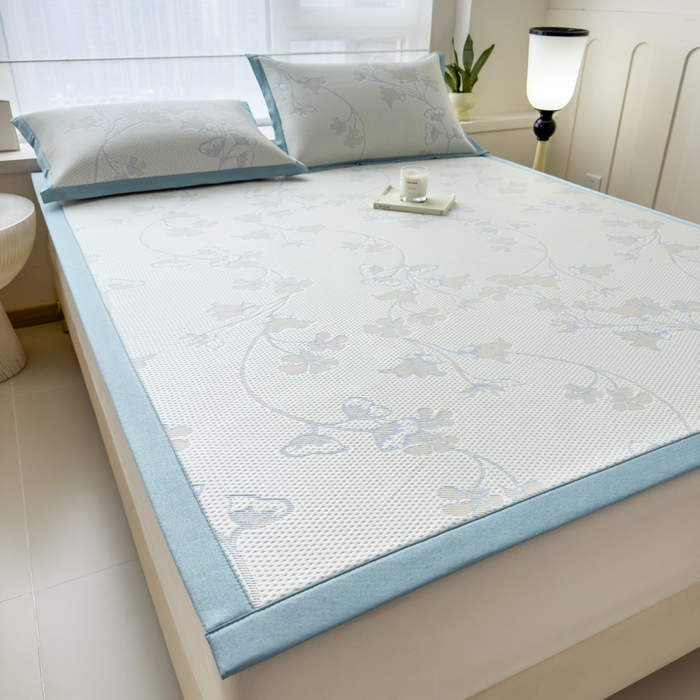 91家纺网 家纺一手货源 找家纺 倾慕家纺 2026新款PE时尚风豆豆凉席花卉系列--床席款 满江花床席款