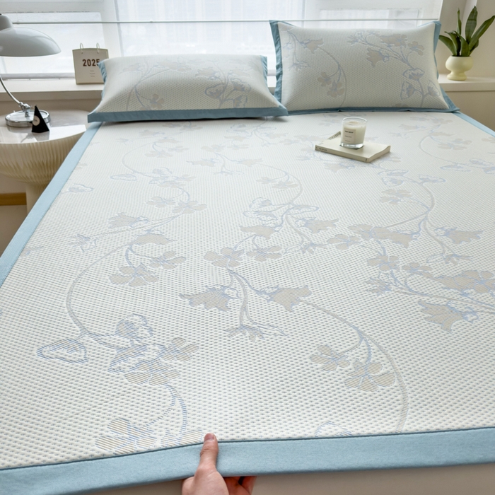 91家纺网 家纺一手货源 找家纺 倾慕家纺 2026新款PE时尚风豆豆凉席花卉系列--床席款 满江花床席款