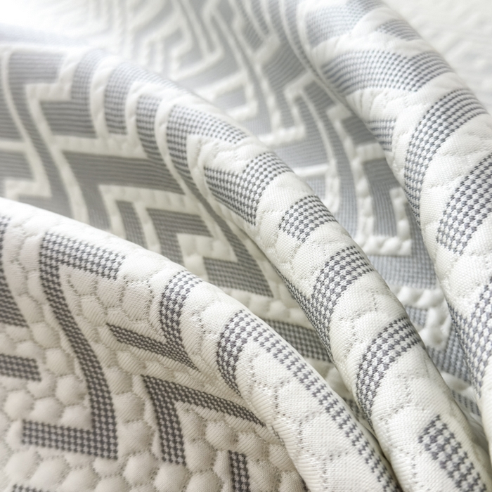 91家纺网 家纺一手货源 找家纺 倾慕家纺 2026新款PE时尚风豆豆凉席花卉系列--床席款 迷宫灰床席款